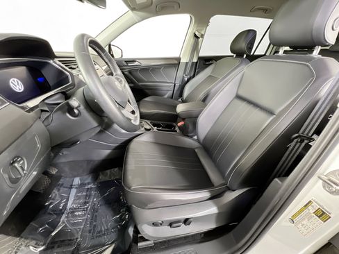 Used 2022 Volkswagen Tiguan SE image 19