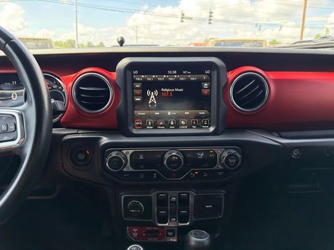 Used 2018 Jeep Wrangler Unlimited Rubicon AWD/4WD image 31