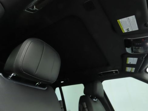 Certified 2023 Land Rover Range Rover SE image 17