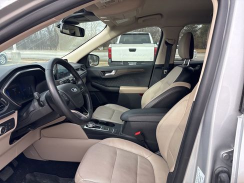 Used 2020 Ford Escape Titanium image 10