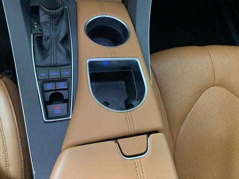 Used 2020 Toyota Avalon Limited image 27