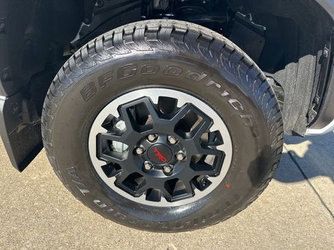 Certified 2025 Toyota Tacoma TRD Off-Road image 7