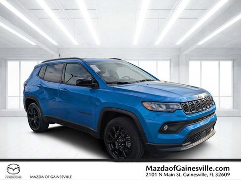 Used 2025 Jeep Compass Latitude w/ Altitude Special Edition image 1
