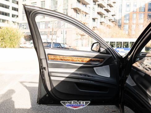 Used 2014 BMW 750Li xDrive image 43