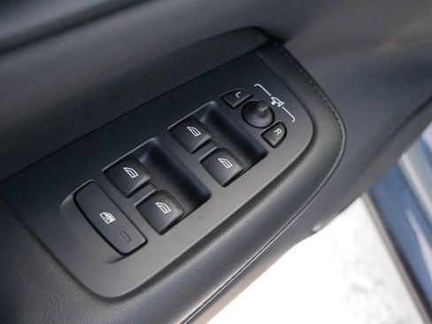 Used 2024 Volvo S60 B5 Core image 16