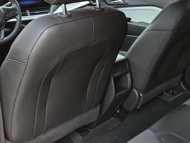 Used 2025 Chevrolet Trax LT FWD image 39