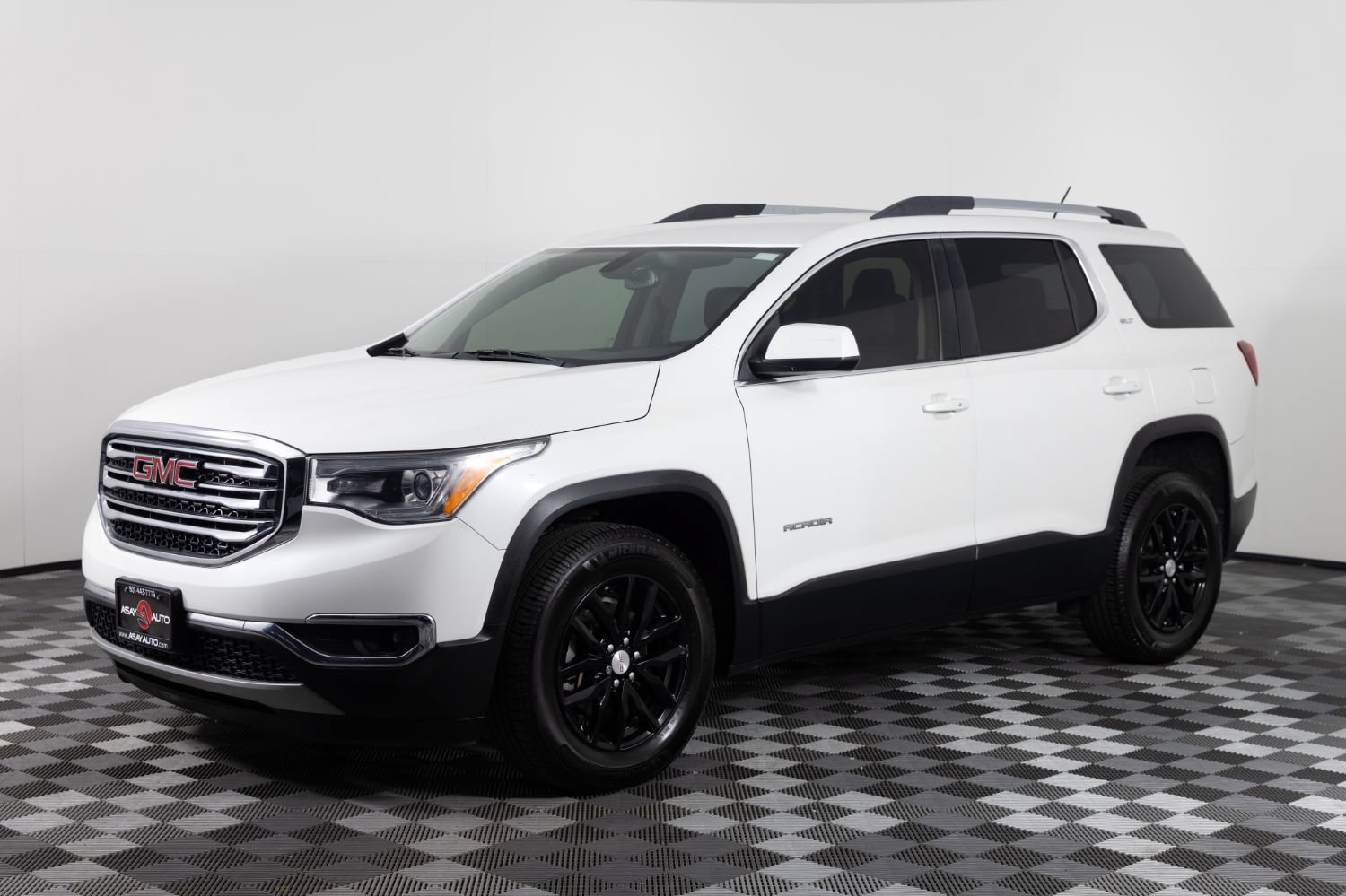 Used 2018 GMC Acadia SLT FWD image 1