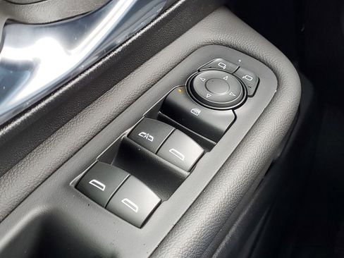 Used 2023 GMC Terrain SLE w/ Driver Convenience Package image 16