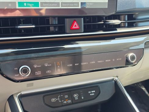 Certified 2025 Kia Carnival SX Prestige FWD image 27