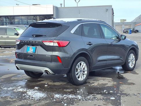 Used 2020 Ford Escape SE image 2