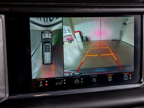 Used 2023 GMC Yukon XL Denali w/ Advanced Technology Package AWD/4WD image 12