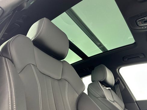 Used 2025 Audi Q5 e Premium Plus w/ Premium Plus Package image 16