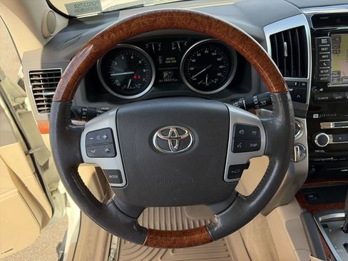Used 2013 Toyota Land Cruiser image 11