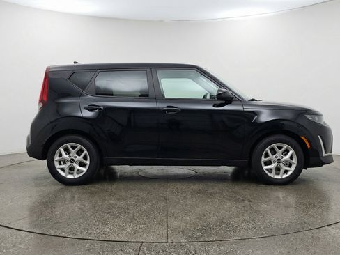 Used 2025 Kia Soul LX w/ LX Technology Package FWD image 11
