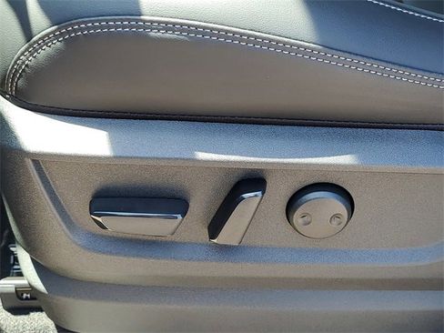 New 2025 Nissan Armada SL w/ Captain's Chari Seat Package image 6