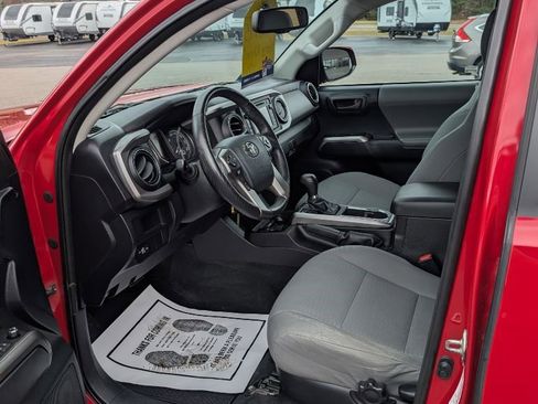 Used 2016 Toyota Tacoma SR5 image 10