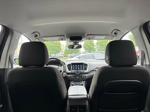 Used 2024 GMC Terrain SLE w/ Driver Convenience Package FWD image 9