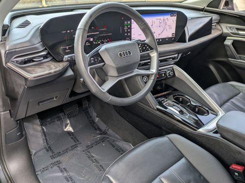 Used 2025 Audi Q5 Premium w/ Convenience Package image 15