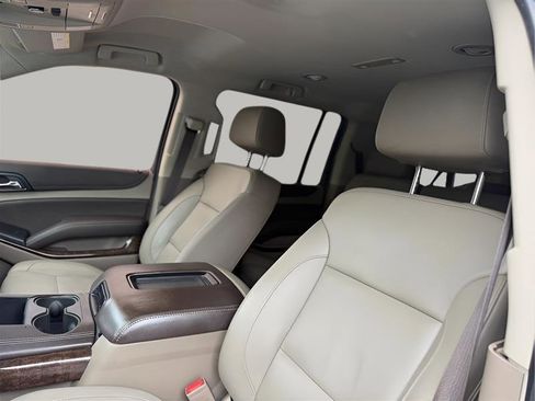 Used 2018 Chevrolet Suburban LT RWD image 18