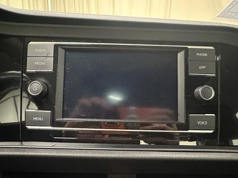 Used 2023 Volkswagen Jetta SE image 32