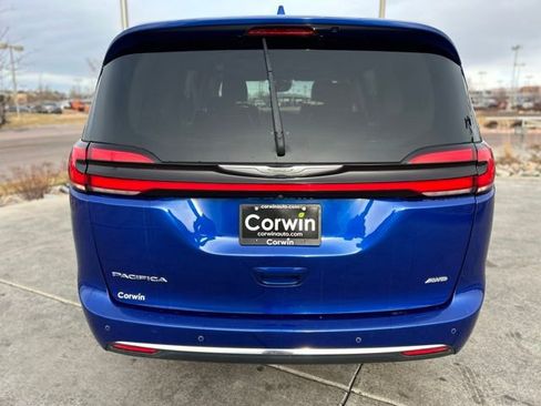 Used 2021 Chrysler Pacifica Touring-L w/ Uconnect Theater Family Group image 8