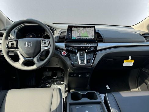 Used 2026 Honda Odyssey Touring image 12