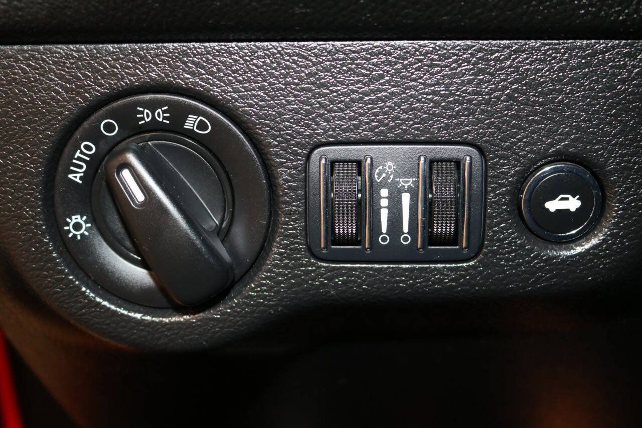 Used 2023 Dodge Challenger SXT RWD image 39