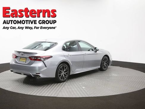 Used 2021 Toyota Camry SE w/ Carpet Mat Package (TMS) FWD image 40