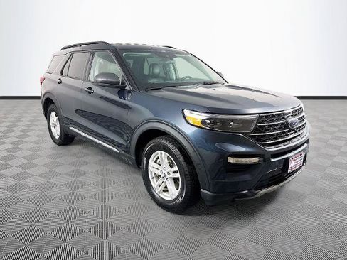 Certified 2022 Ford Explorer XLT w/ Equipment Group 202A AWD/4WD image 1
