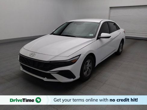 Used 2025 Hyundai Elantra SE FWD image 1