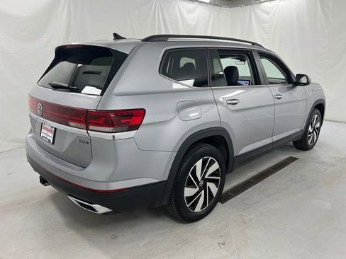 Used 2025 Volkswagen Atlas SE AWD/4WD image 3