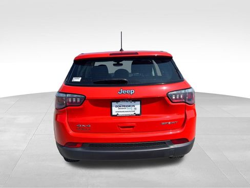 Used 2018 Jeep Compass Sport AWD/4WD image 4
