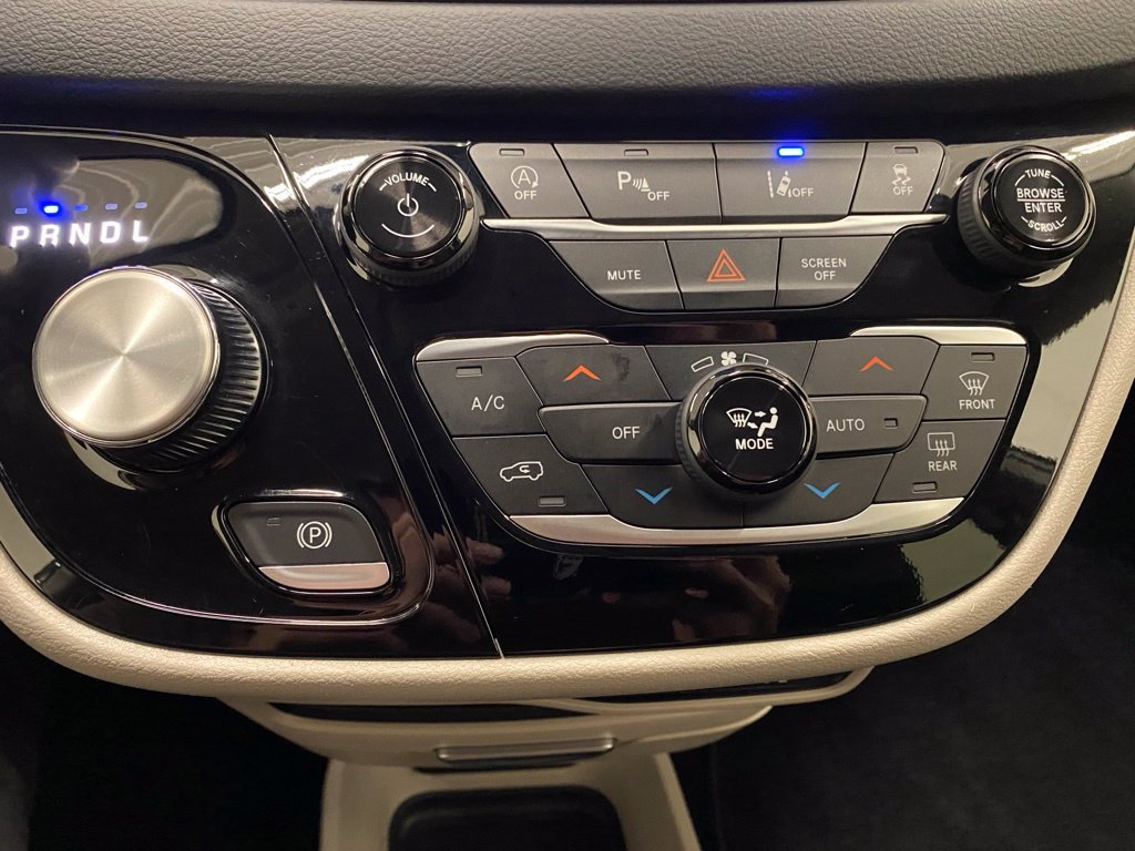 Used 2023 Chrysler Pacifica Touring-L FWD image 22