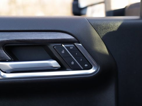 Used 2024 Chevrolet Silverado 2500 LTZ image 25