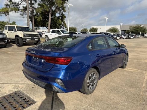 Used 2023 Kia Forte LXS w/ LXS Technology Package FWD image 4