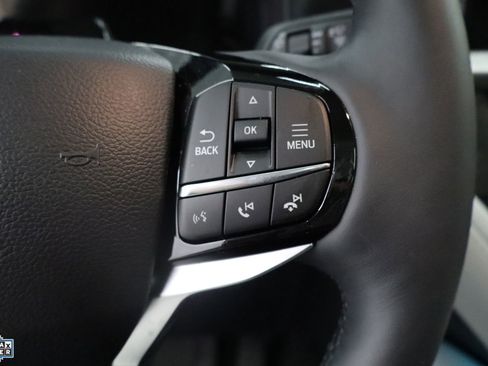 Certified 2025 Ford Explorer Platinum w/ Ultimate Package AWD/4WD image 17