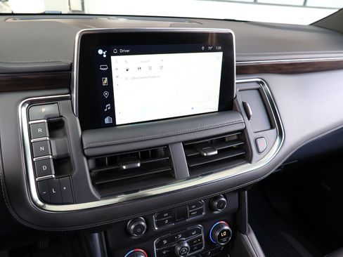 Used 2022 Chevrolet Tahoe Z71 w/ Luxury Package image 40