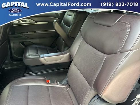 Used 2025 Ford Explorer Platinum RWD image 18