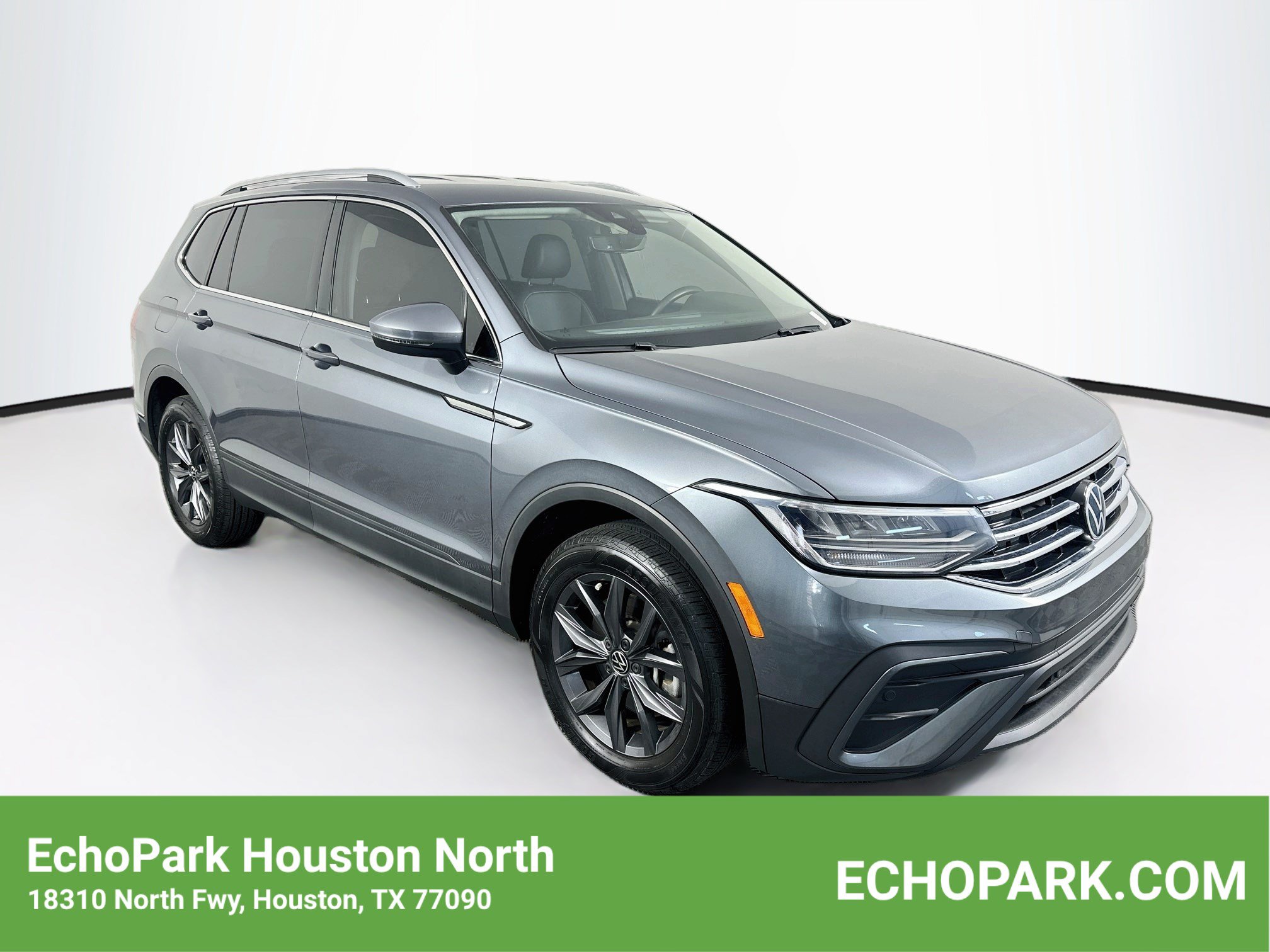 Used 2023 Volkswagen Tiguan SE FWD image 1