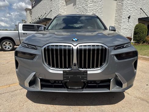 Used 2025 BMW X7 xDrive40i AWD/4WD image 2