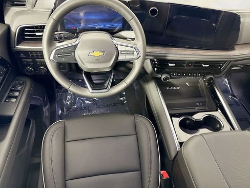 New 2025 Chevrolet Suburban Premier image 22