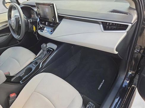 Used 2020 Toyota Corolla LE image 20