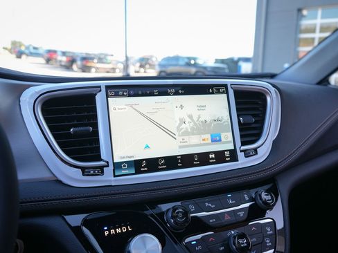 New 2026 Chrysler Pacifica Pinnacle image 25