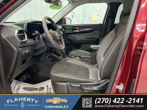 Used 2025 Chevrolet TrailBlazer LT image 9