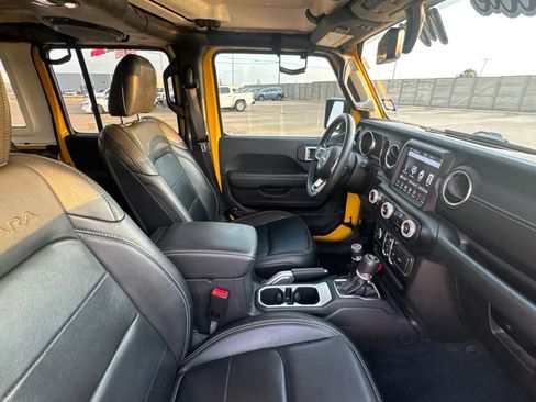 Used 2019 Jeep Wrangler Unlimited Sahara AWD/4WD image 27