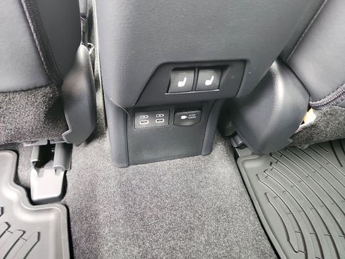 Certified 2025 Toyota Prius XSE Premium image 12