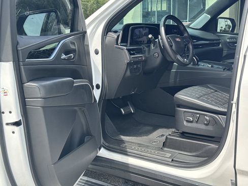 Used 2023 Cadillac Escalade ESV V AWD/4WD image 13