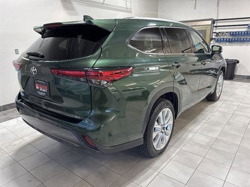 Used 2023 Toyota Highlander Limited FWD image 4