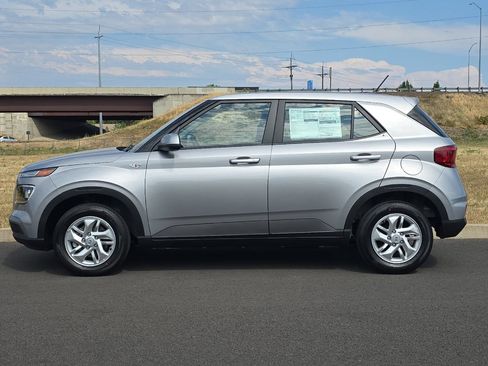 Used 2026 Hyundai Venue SE FWD image 6