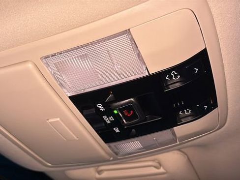 Used 2023 Lexus GX 460 Premium w/ Premium Package image 23